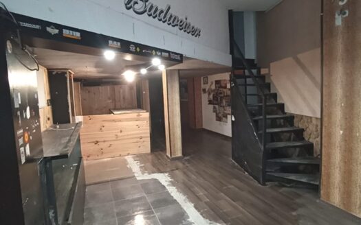 SE VENDE O ALQUILA LOCAL EN CALLE SAN QUIRCE PARA USO COMERCIAL O BAR