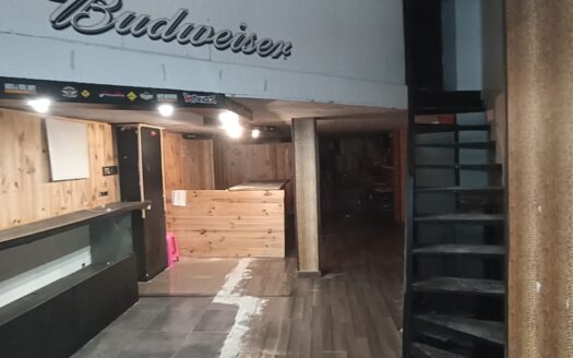 SE VENDE O ALQUILA LOCAL EN CALLE SAN QUIRCE PARA USO COMERCIAL O BAR