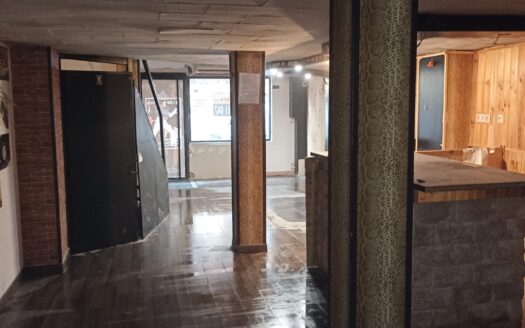 SE VENDE O ALQUILA LOCAL EN CALLE SAN QUIRCE PARA USO COMERCIAL O BAR