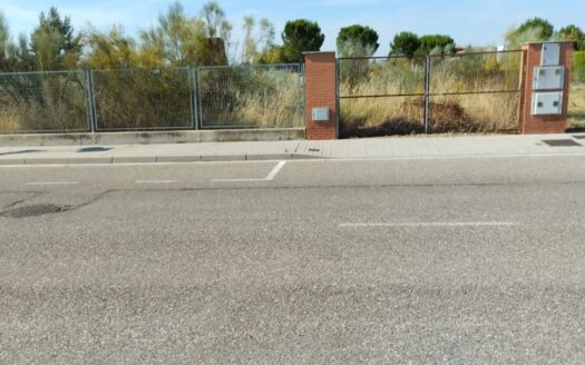 SE VENDE PARCELA URBANA