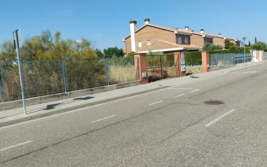 SE VENDE PARCELA URBANA