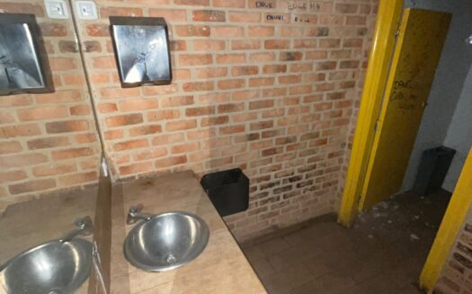 SE VENDE LOCAL EN LA ZONA DEL CUADRO