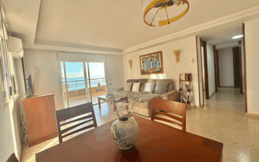 SE VENDE PISO EN PRIMERA LINEA DE PLAYA EN BENIDORM