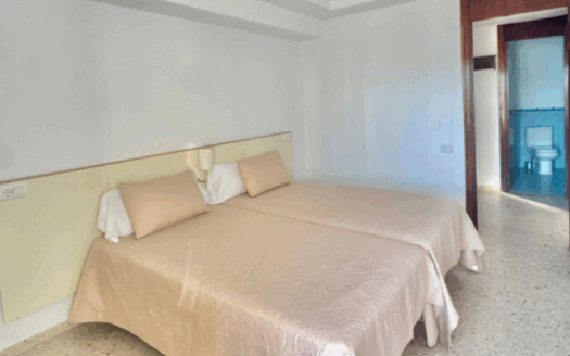 SE VENDE PISO EN PRIMERA LINEA DE PLAYA EN BENIDORM