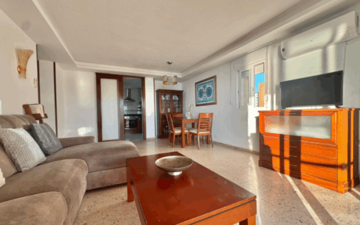 SE VENDE PISO EN PRIMERA LINEA DE PLAYA EN BENIDORM