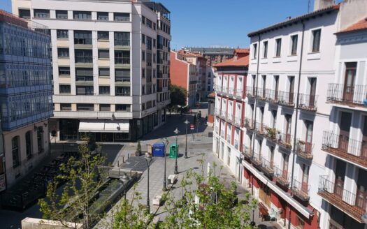 SE ALQUILA APARTAMENTO EN EL CENTRO