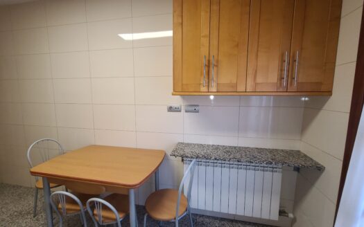 SE ALQUILA APARTAMENTO EN EL CENTRO