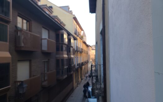 SE ALQUILA APARTAMENTO EN EL CENTRO