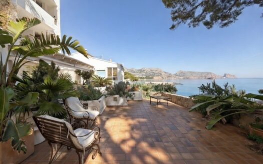 SE VENDE TRIPLEX Y APARTAMENTO UNIDO CON UNA DE LAS MEJORES VISTAS DE ALTEA