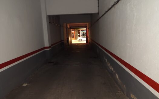 SE ALQUILA GARAJE PRIVADO PARA COCHE GRANDE