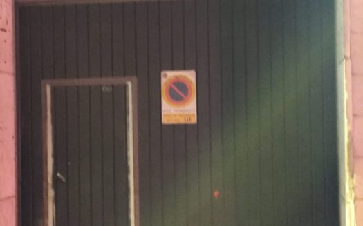 SE ALQUILA GARAJE PRIVADO PARA COCHE GRANDE