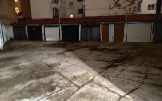 SE ALQUILA GARAJE PRIVADO PARA COCHE GRANDE