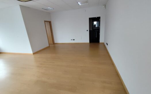 SE ALQUILA OFINA DIAFANA