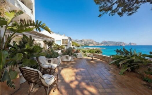 SE VENDE TRIPLEX Y APARTAMENTO UNIDO CON UNA DE LAS MEJORES VISTAS DE ALTEA