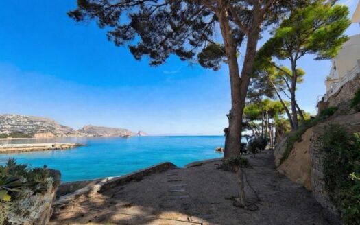 SE VENDE TRIPLEX Y APARTAMENTO UNIDO CON UNA DE LAS MEJORES VISTAS DE ALTEA