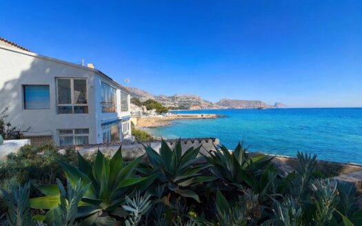 SE VENDE TRIPLEX Y APARTAMENTO UNIDO CON UNA DE LAS MEJORES VISTAS DE ALTEA