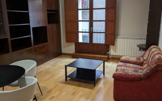 SE ALQUILA APARTAMENTO EN EL CENTRO