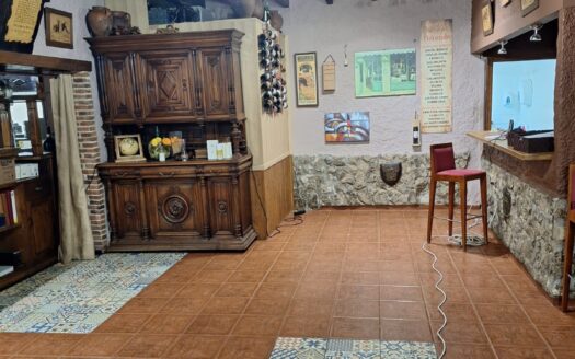 SE VENDE MESON EN VALORIA LA BUENA